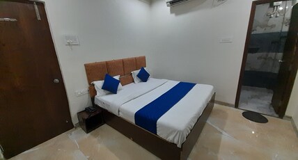 Hotel Abhinanadan Room Type - Deluxe