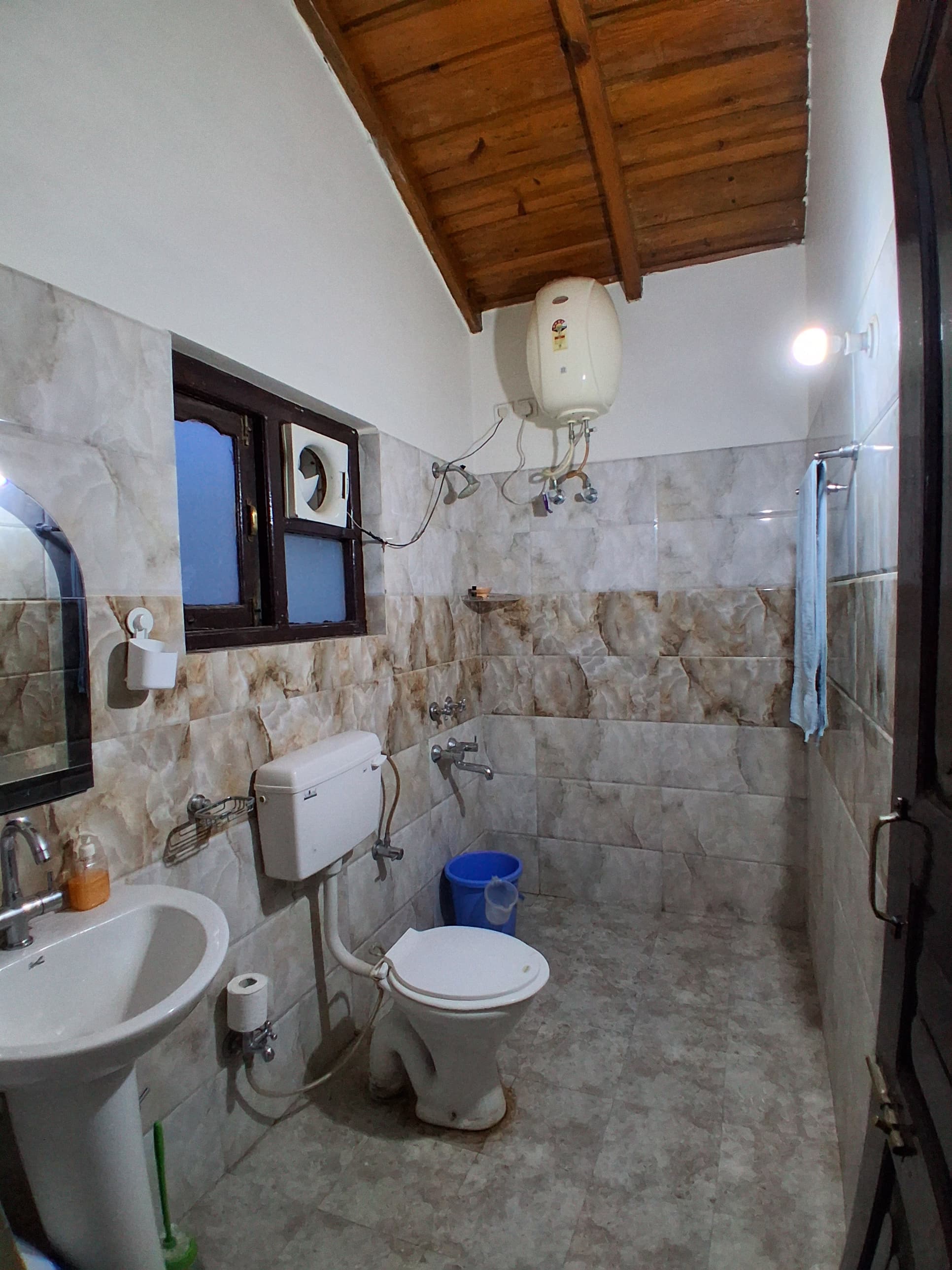 Clif edge cottage Ramgarh - Tap to explore photos