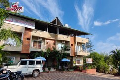 Hotel Strawberry Homes - Near Mapro Garden