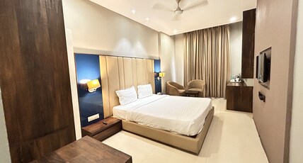 Kingsway Hotel Room Type - Deluxe Double Bed Room