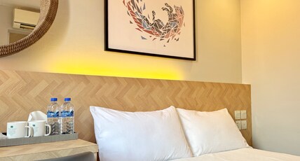 Hotel Calmo Hamilton Room Type - Standard Queen Room