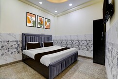 Rooms of Hotel O Haiderpur Metro Formerly Crown Inn