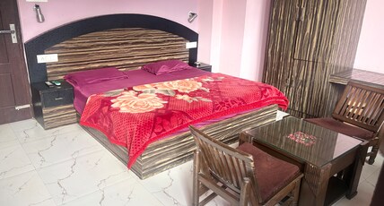 Shimla stays Room Type - Bedroom