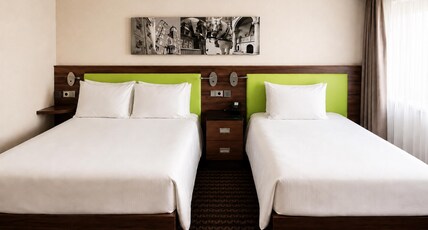 Hampton by Hilton Krakow Room Type - ONE QUEEN BED AND ONE TWIN