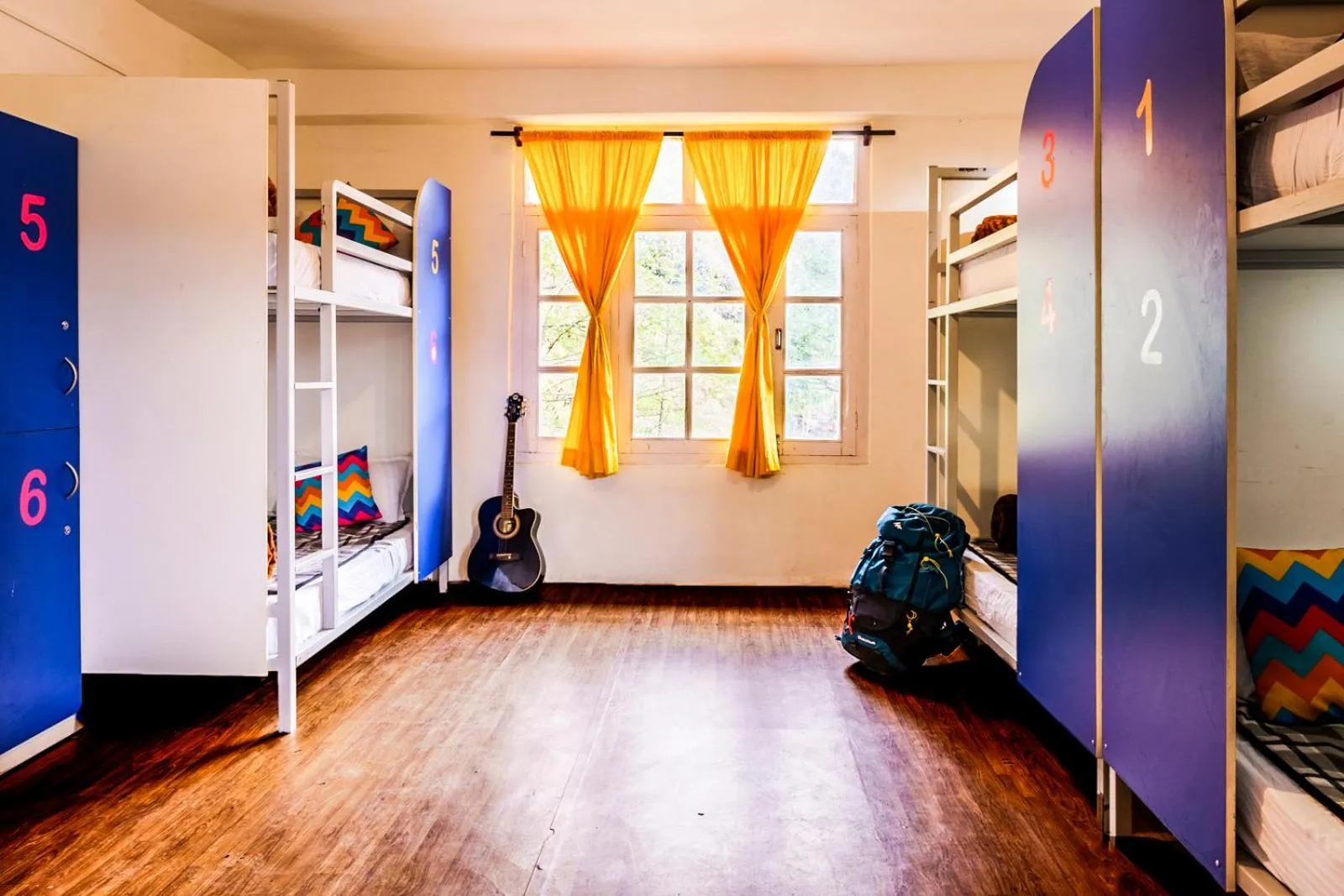 MADLERS by Oakland House Room Type - Gossip Girls (6 Bed Female Dorm)