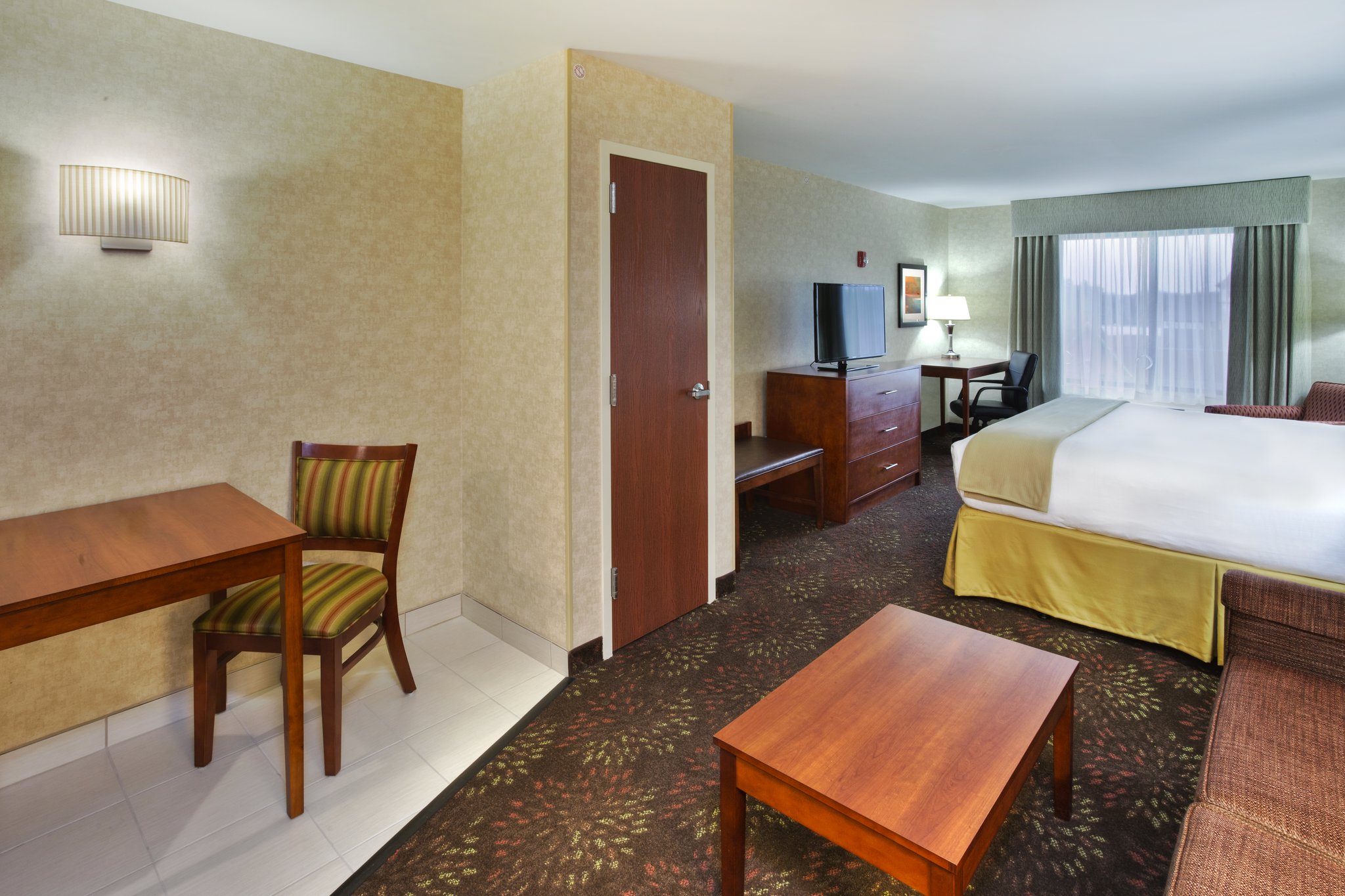 Holiday Inn Express & Suites Frankenmuth - Tap to explore photos