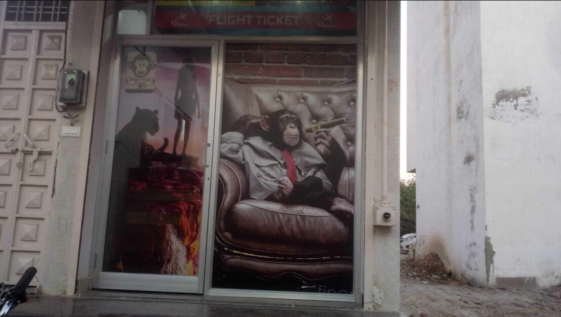 Mogli's Cafe & Hotel - Tap to explore photos