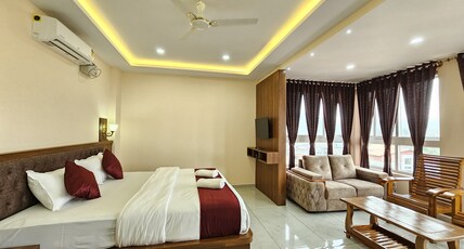 Navarathna Comforts Room Type - Deluxe Double Room