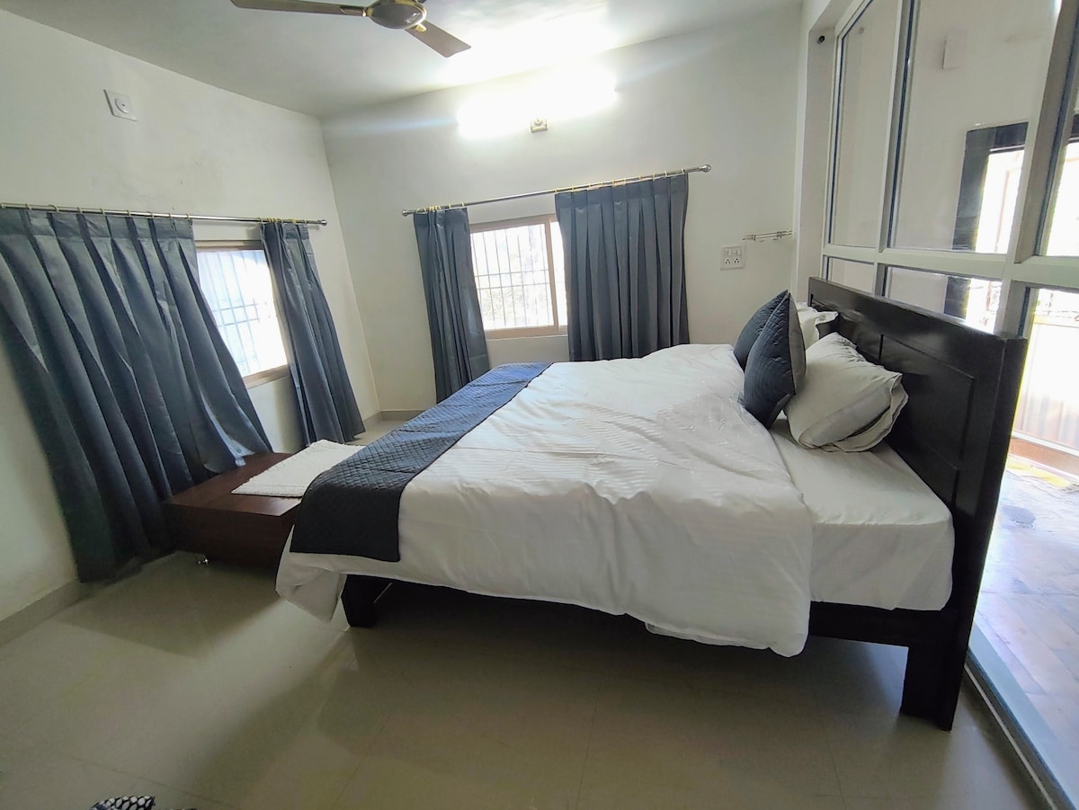 Boss Man Villa Mount Abu - Tap to explore photos