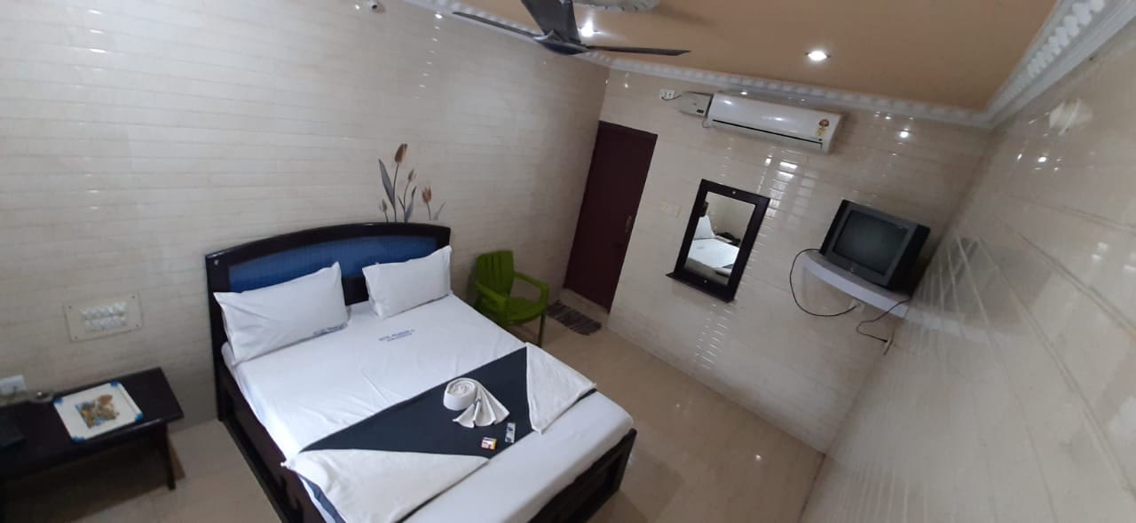 Prakash Hotel - Tap to explore photos