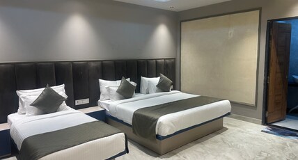 Pinky Hotel Room Type - EXECUTIVE TRIPLE