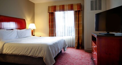 HILTON GARDEN INN ELKHART Room Type - 1 KING BED JUNIOR SUITE