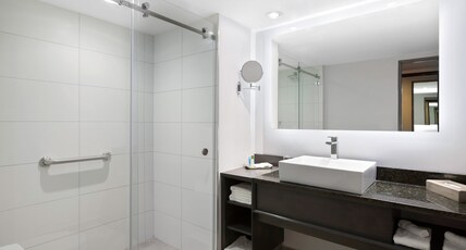 Crowne Plaza Corobici Room Type - 1 King Bed Standard