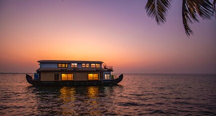 Cee Pee - Luxury Private Houseboats Room Type - Deluxe Room in Sharing Houseboat AC timing 8pm to 6am Cee Pee - Luxury Private Houseboats Room Type - Deluxe Room in Sharing Houseboat AC timing 8pm to 6am