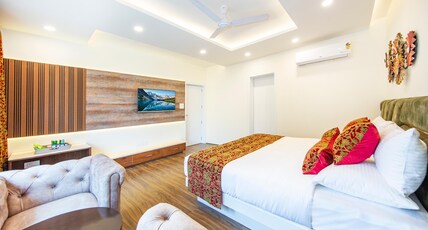 Elegance in Nigeen Room Type - Premium