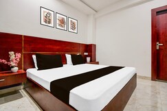 Hotel O Ghar Parivaar