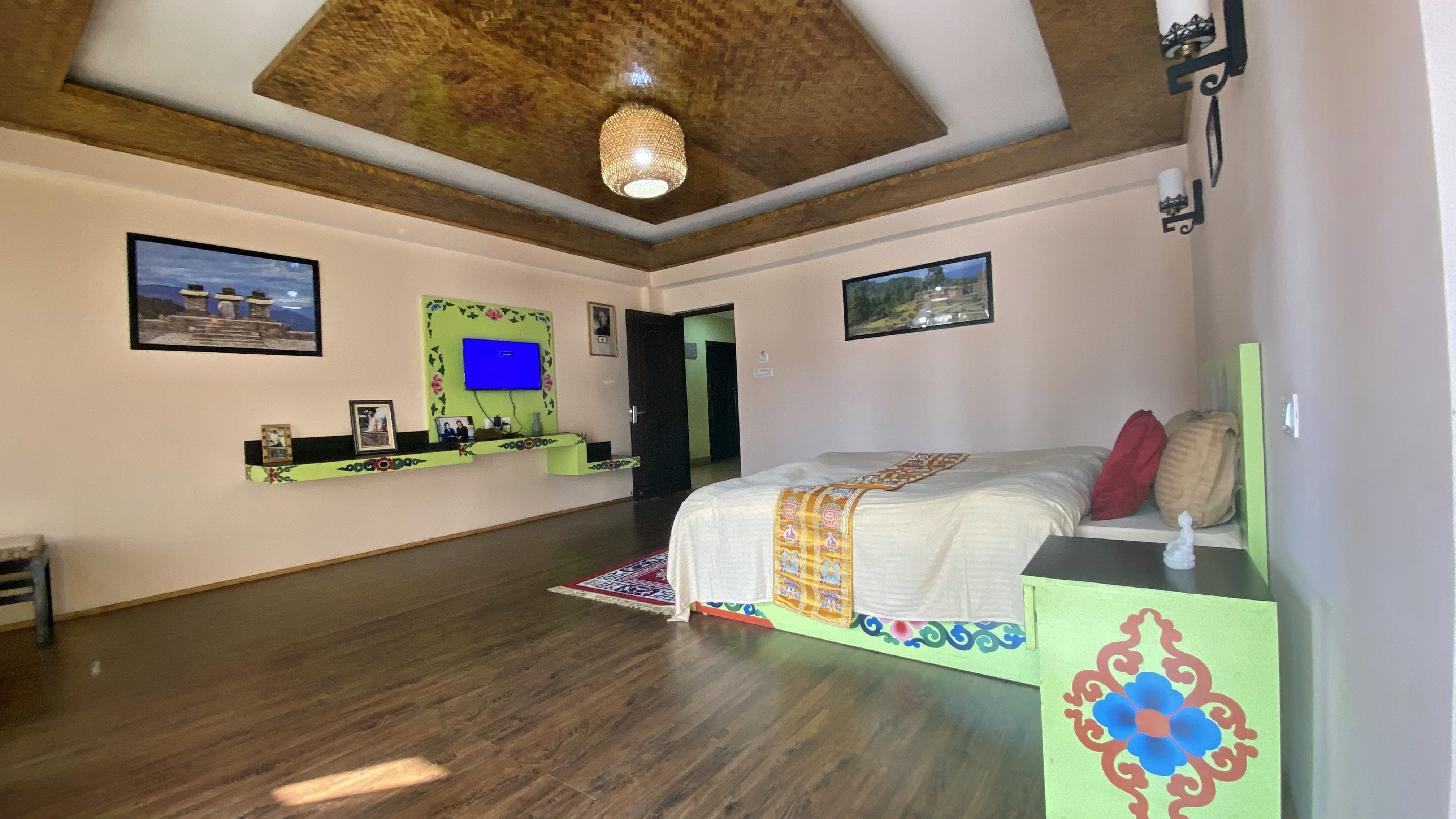 Lingmoo Residency - Tap to explore photos