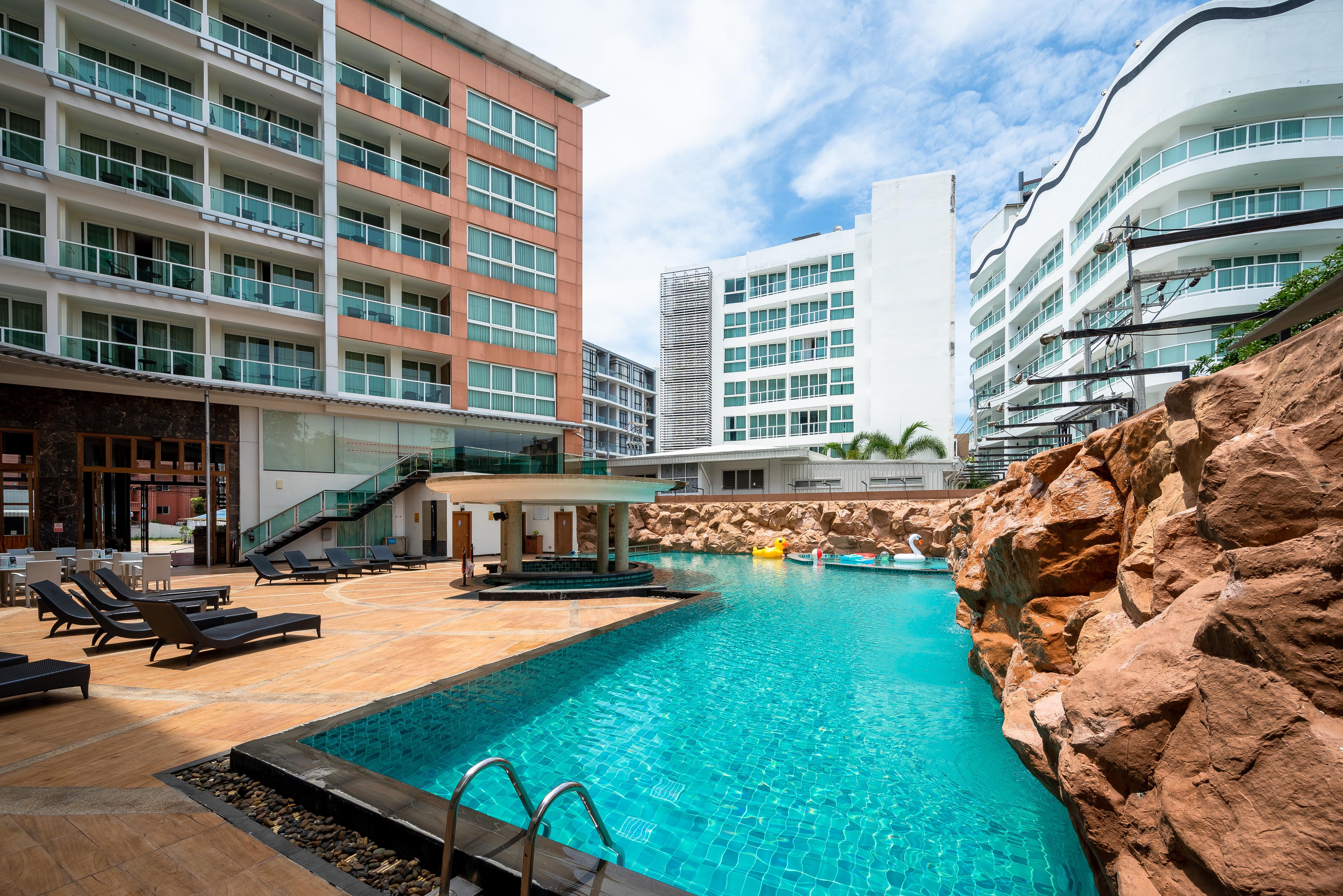 Centara Nova Hotel Pattaya - Tap to explore photos