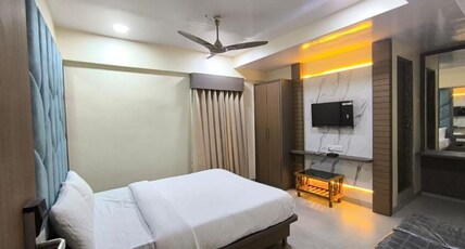 Shree Residency Lodging and Boarding Room Type - Deluxe Room