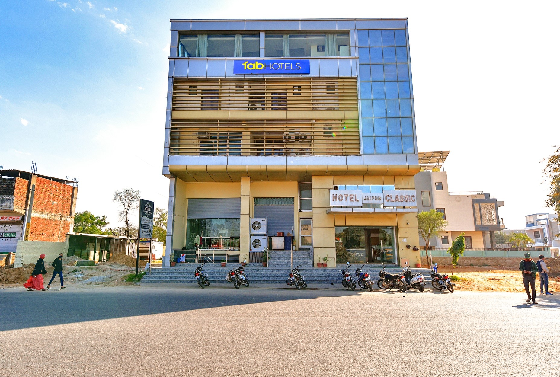 FabHotel Jaipur Classic - Tap to explore photos