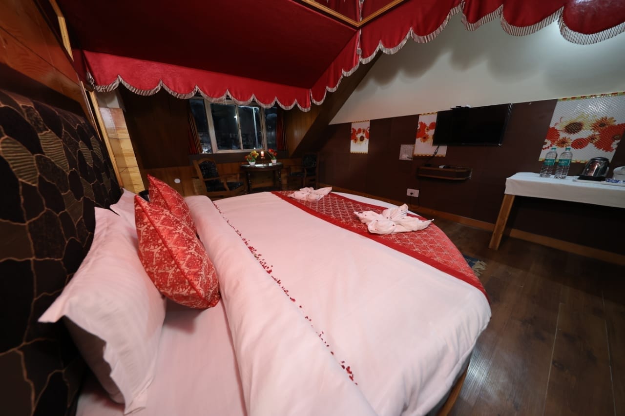 Hotel Yak - Tap to explore photos