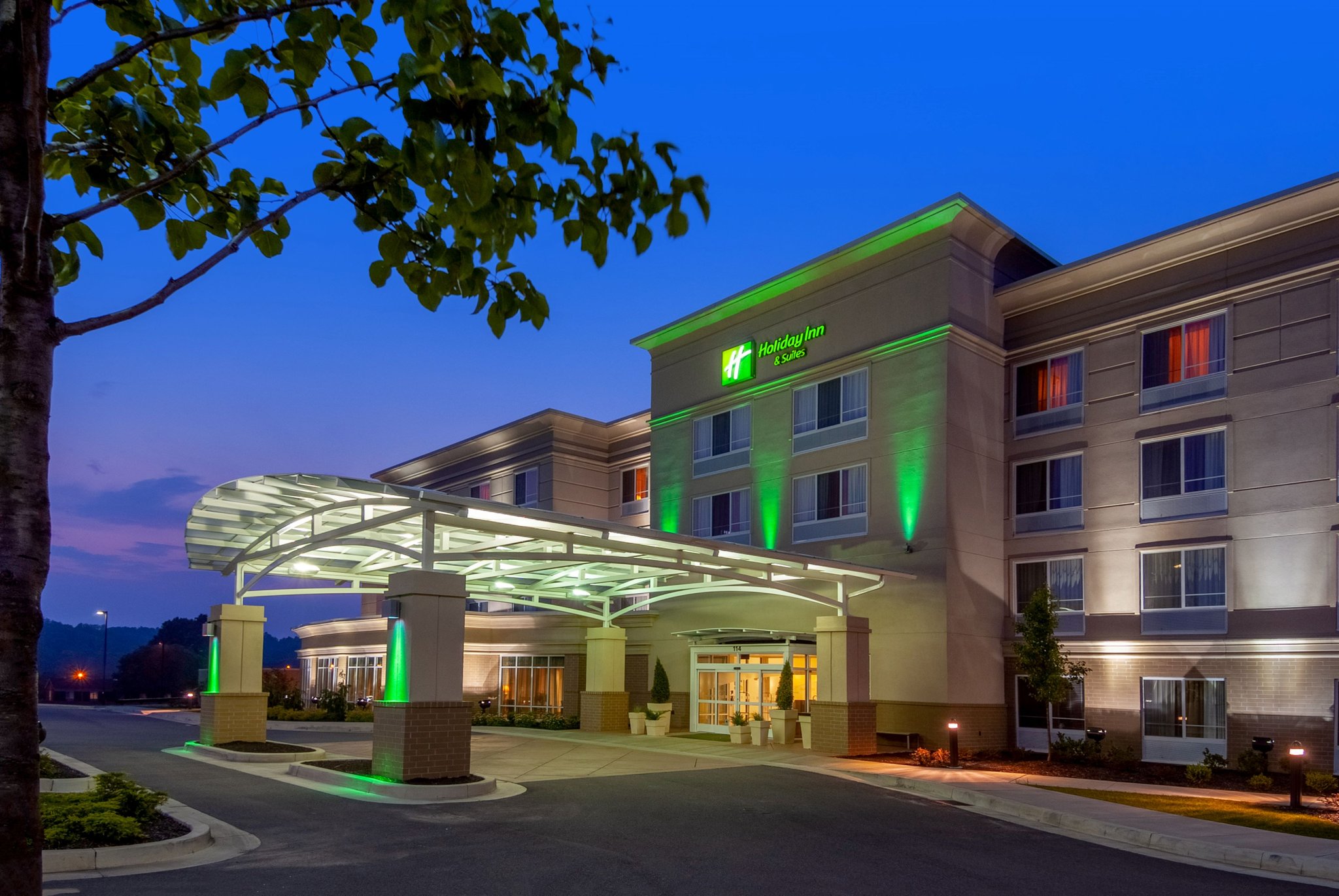 Holiday Inn Hotel & Suites BECKLEY - Tap to explore photos