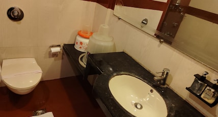 Hotel Rishi Regency Room Type - Executive Class Room Free Wifi ,Pick Up And Drop From Railway Station Hotel Rishi Regency Room Type - Executive Class Room Free Wifi ,Pick Up And Drop From Railway Station