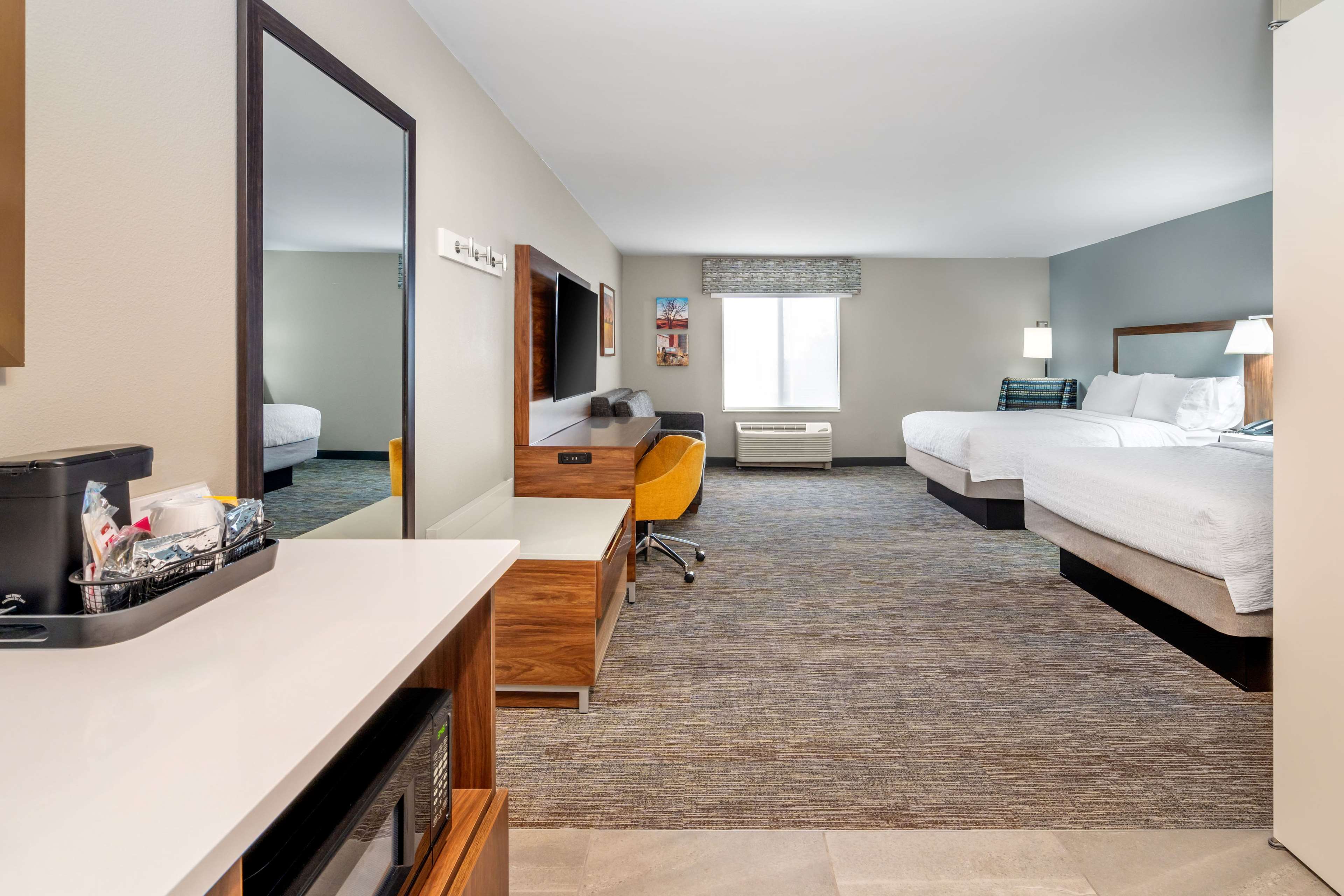 Hampton Inn by Hilton Mitchell - Tap to explore photos