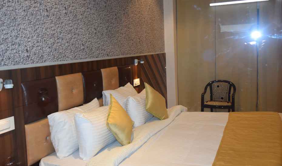 Hotel Kings Regency - Tap to explore photos