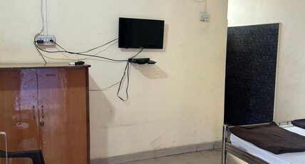 gayatri guest house Room Type - Deluxe King Bed with City View
