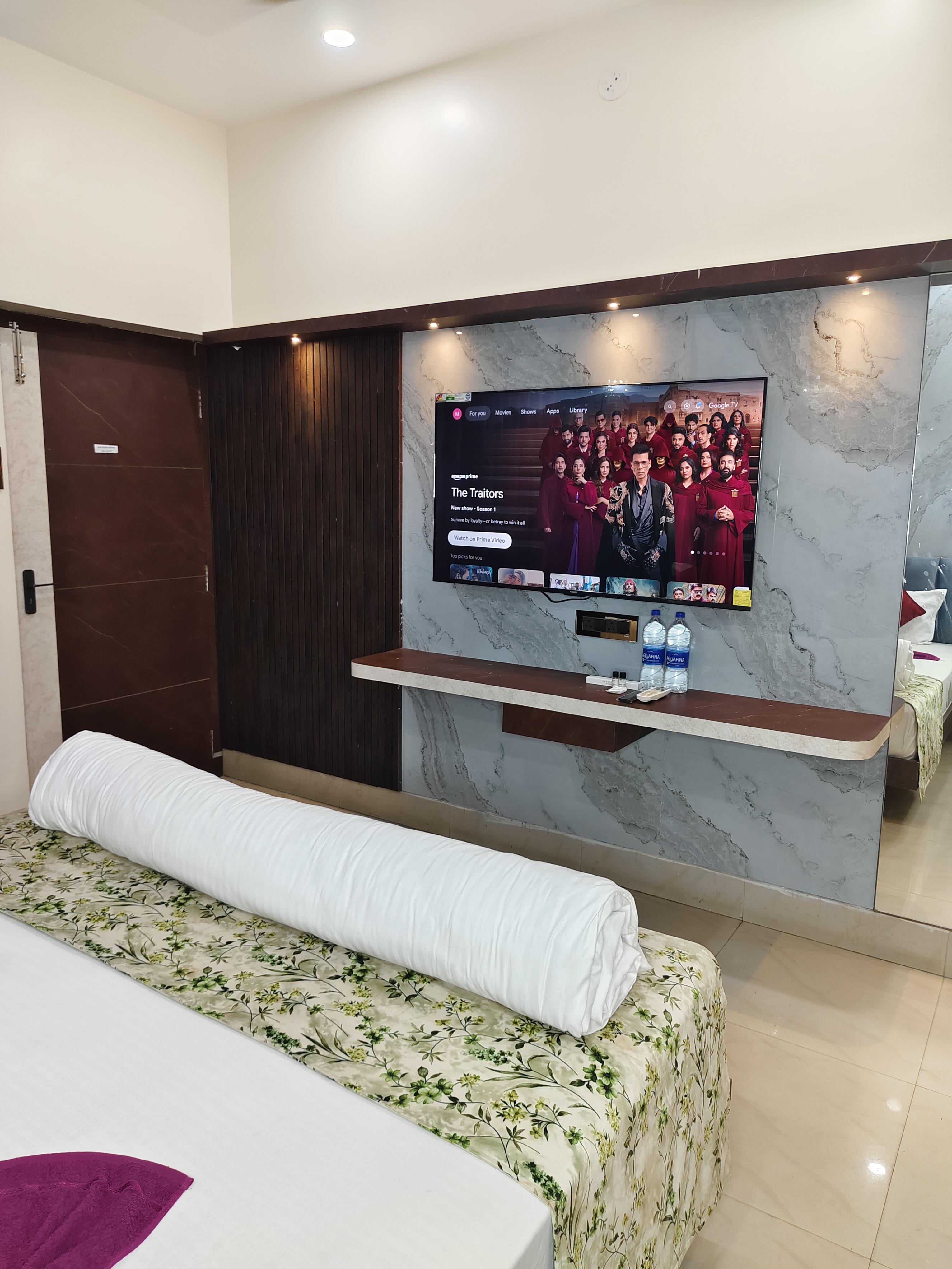 Hotel Meer Residency - Tap to explore photos