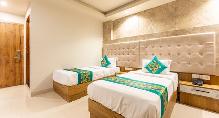 Treebo Amber International Mumbai Airport T2 Room Type - Deluxe Family Room