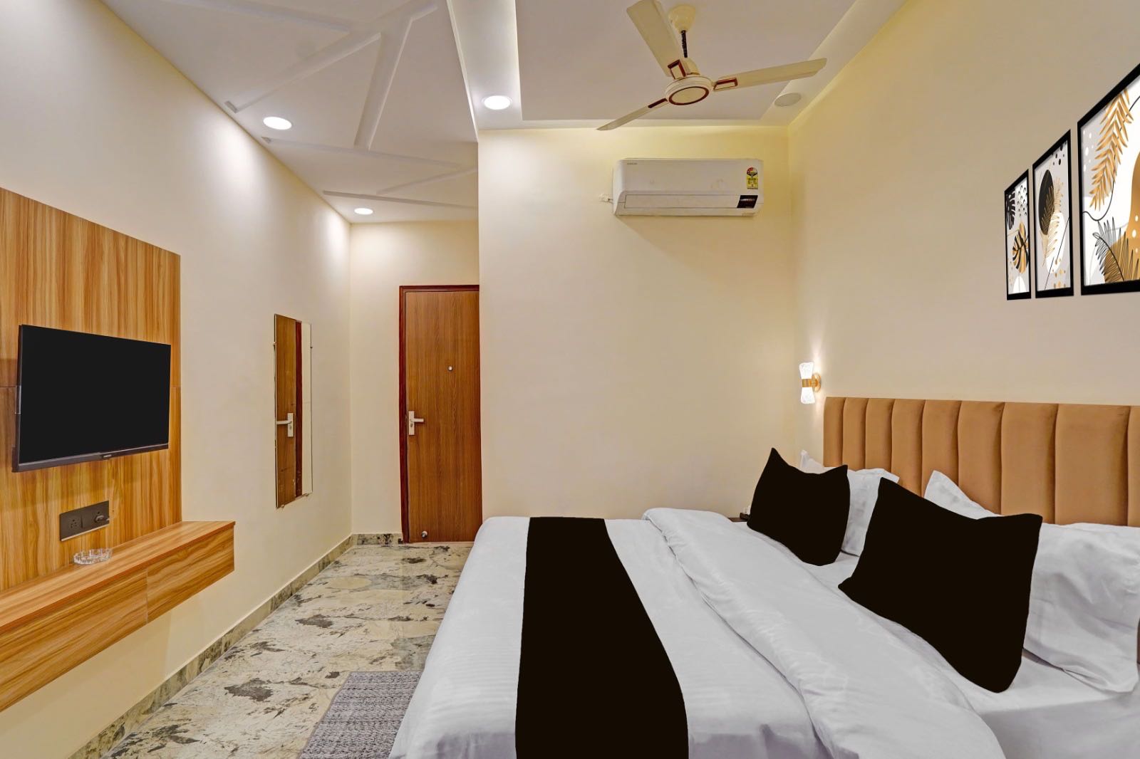 Hotel O ROYAL REGENCY - Tap to explore photos