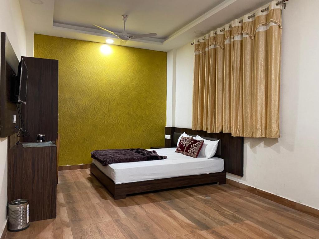 Hotel Savitrilok - Tap to explore photos