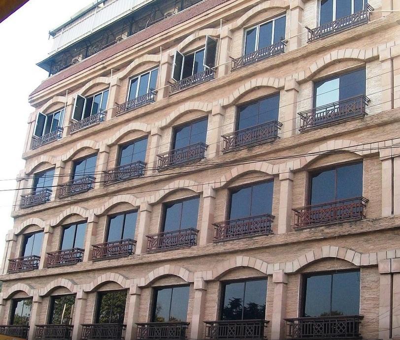 Belsons Taj Mahal Hotel - Tap to explore photos