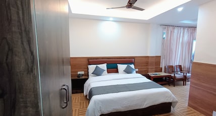 Hotel Monal Room Type - Deluxe Room (30 steps Walking-No Parking) ( veg. Only ) Hotel Monal Room Type - Deluxe Room (30 steps Walking-No Parking) ( veg. Only )