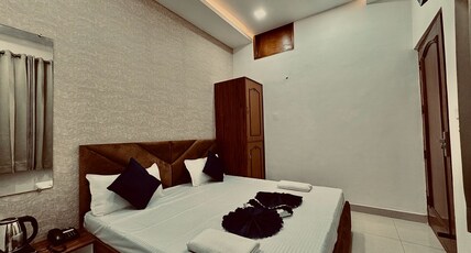 Hotel Royal Corner - 500 Meters Near Golden Temple Room Type - Deluxe Room With BathTub Hotel Royal Corner - 500 Meters Near Golden Temple Room Type - Deluxe Room With BathTub
