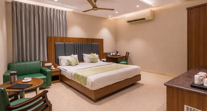 Hotel Amritsar International Room Type - Luxury Room with Work Desk