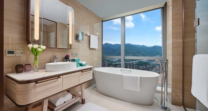 InterContinental Hotels CHONGQING RAFFLES CITY Room Type - 1 King Premium River View Club Lounge Access InterContinental Hotels CHONGQING RAFFLES CITY Room Type - 1 King Premium River View Club Lounge Access