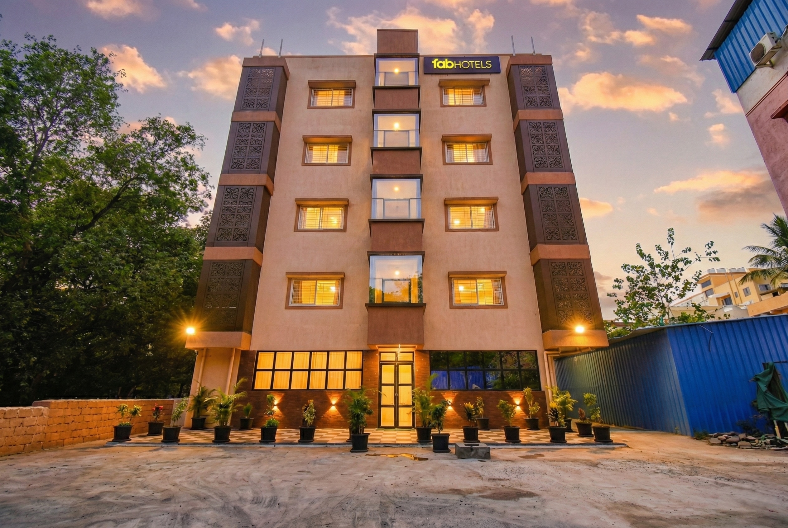 FabHotel Prime Esta Inn - Nr. Novotel Pune Nagar Road, Viman Nagar - Tap to explore photos
