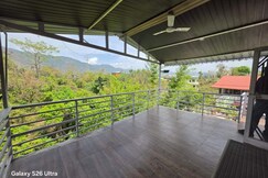 Navisha Villa Treehouse BBQ Netflix Pets