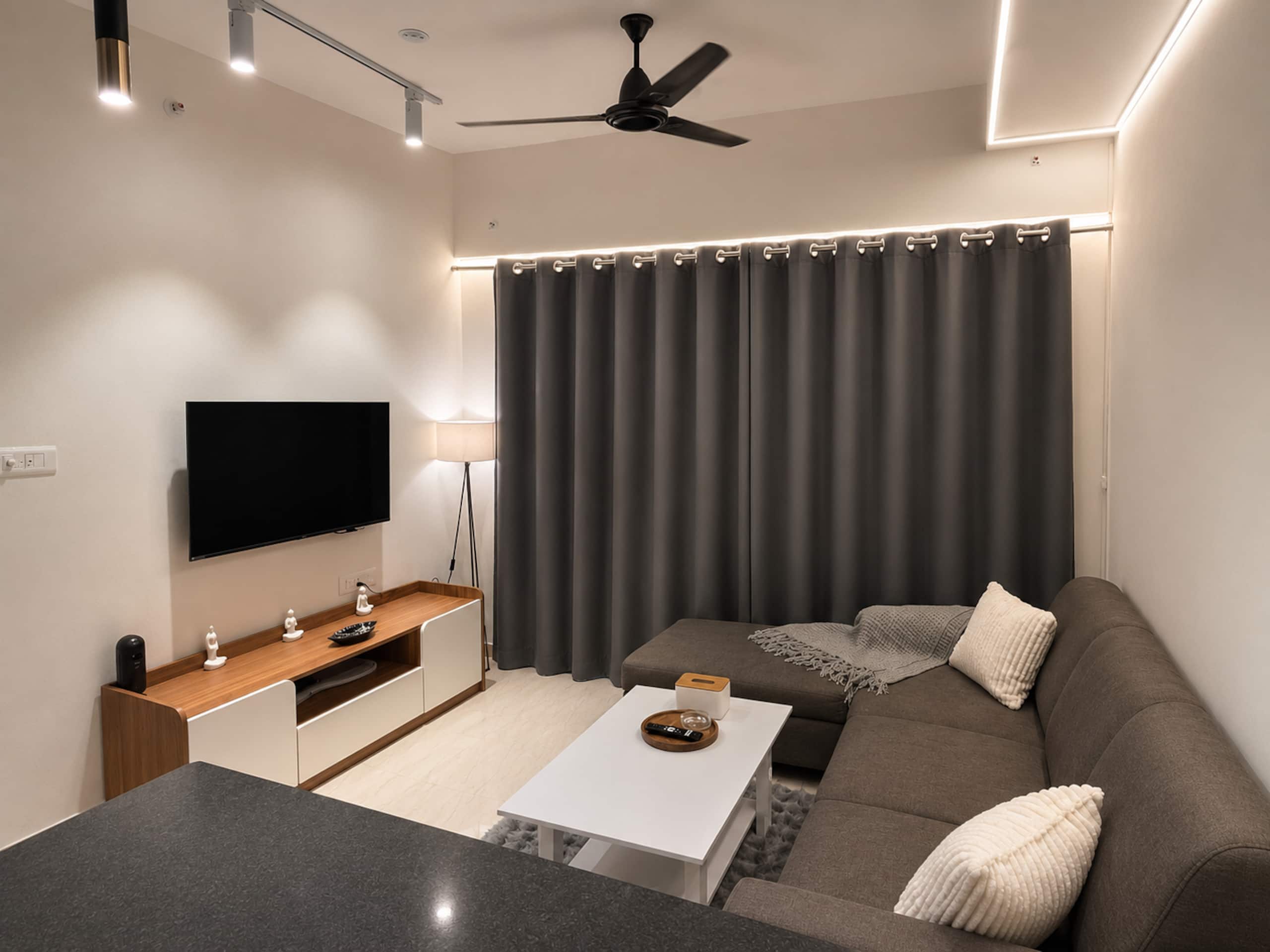 Greyflix Heaven 23 10 mins drive Viviana Korum - Tap to explore photos