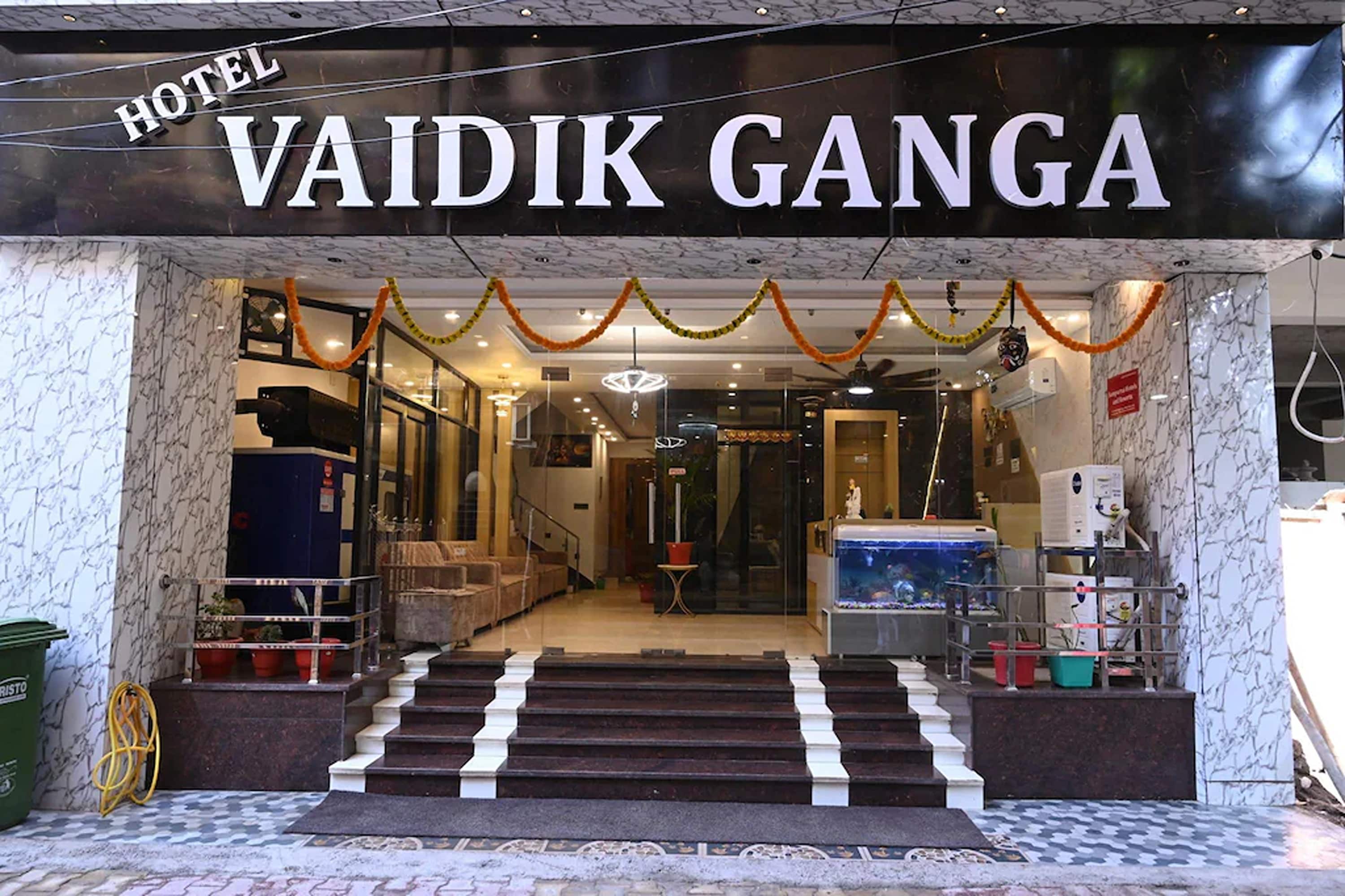 Hotel Vaidik Ganga (Behind Parmarth Niketan Ashram) - Tap to explore photos