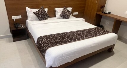 The Elite Stay Room Type - Deluxe AC Room