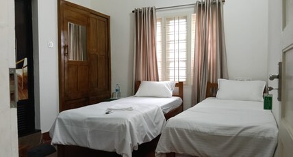 Paulgreen Guest House Room Type - Standard Twin AC Room