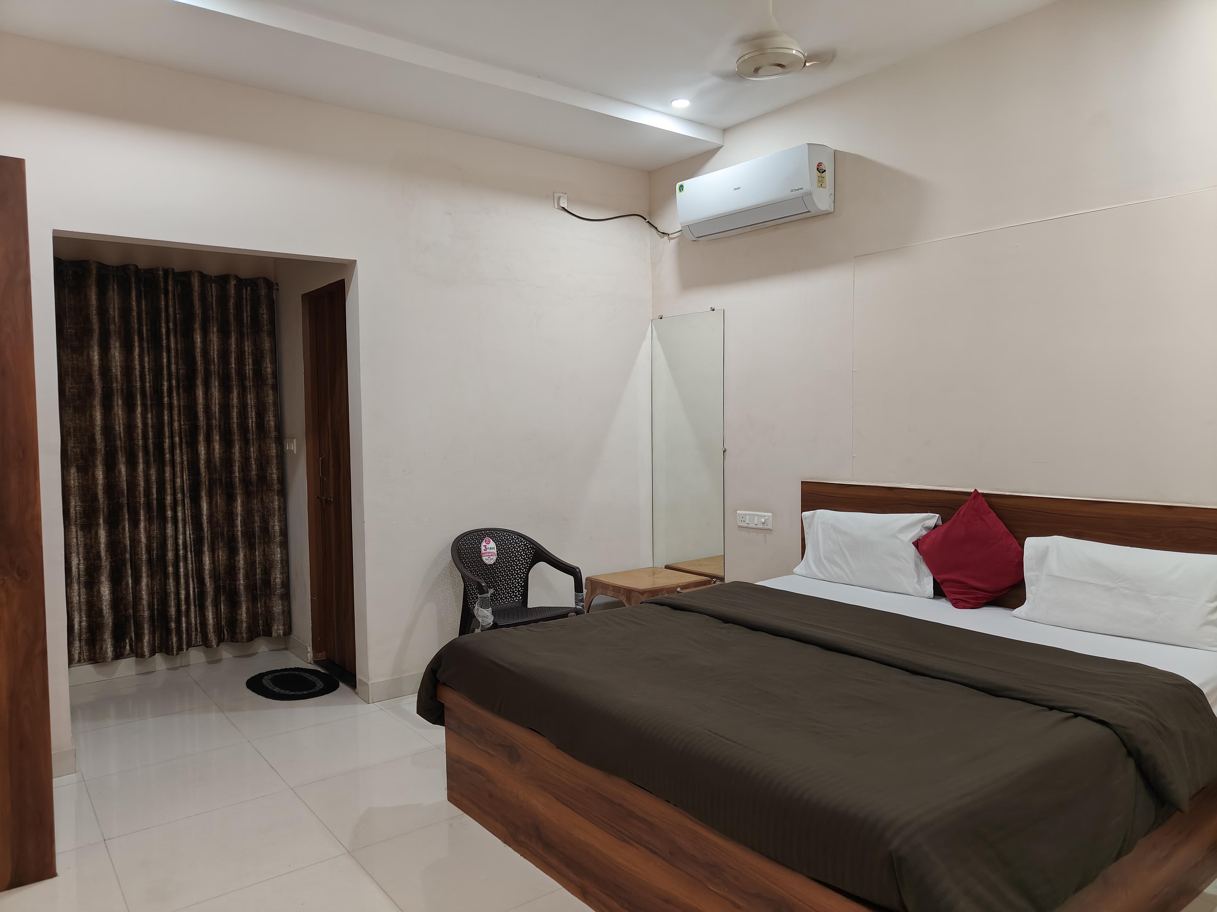 Hotel The Seven View - Tap to explore photos