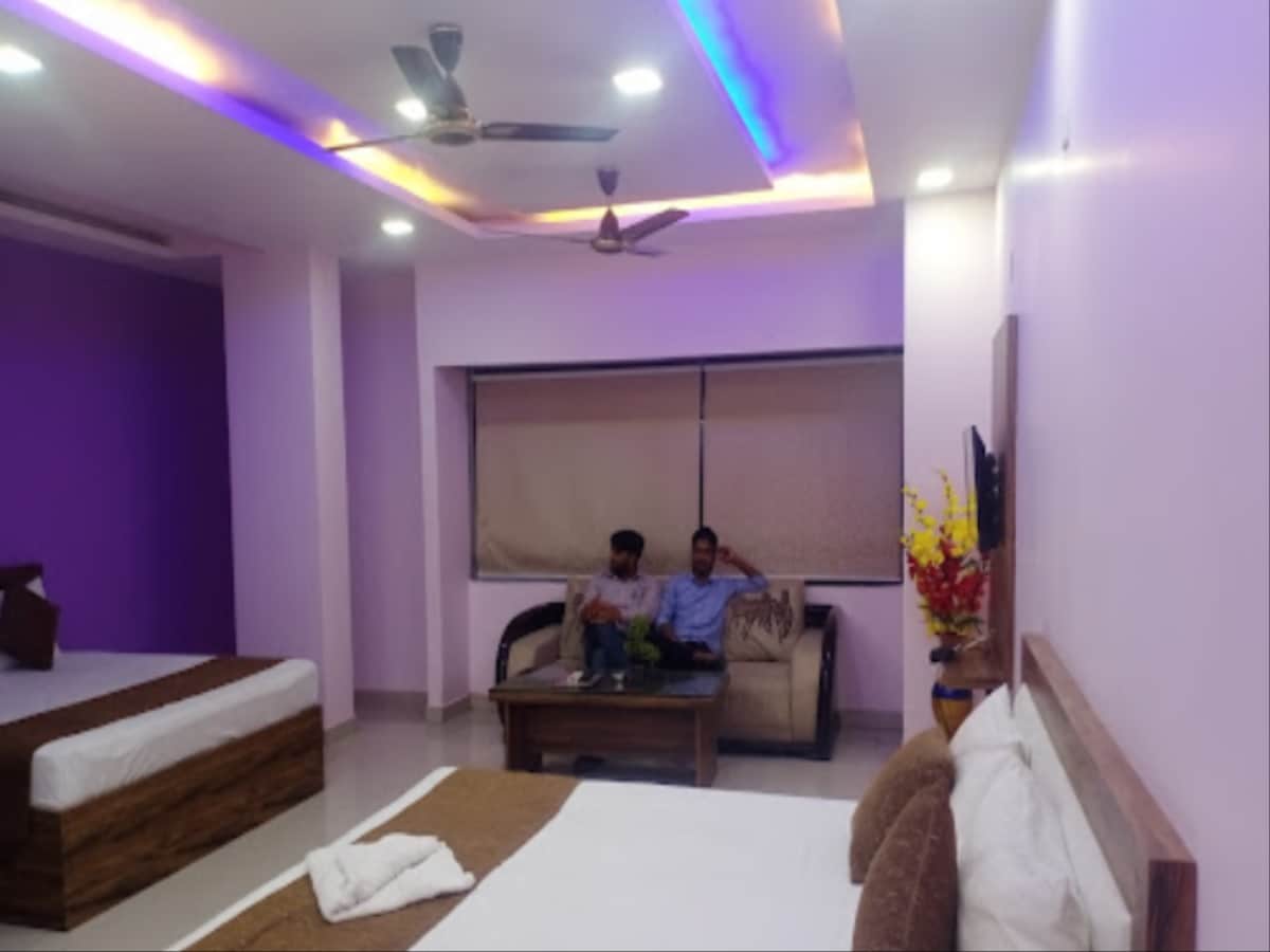 Hotel City view - Tap to explore photos