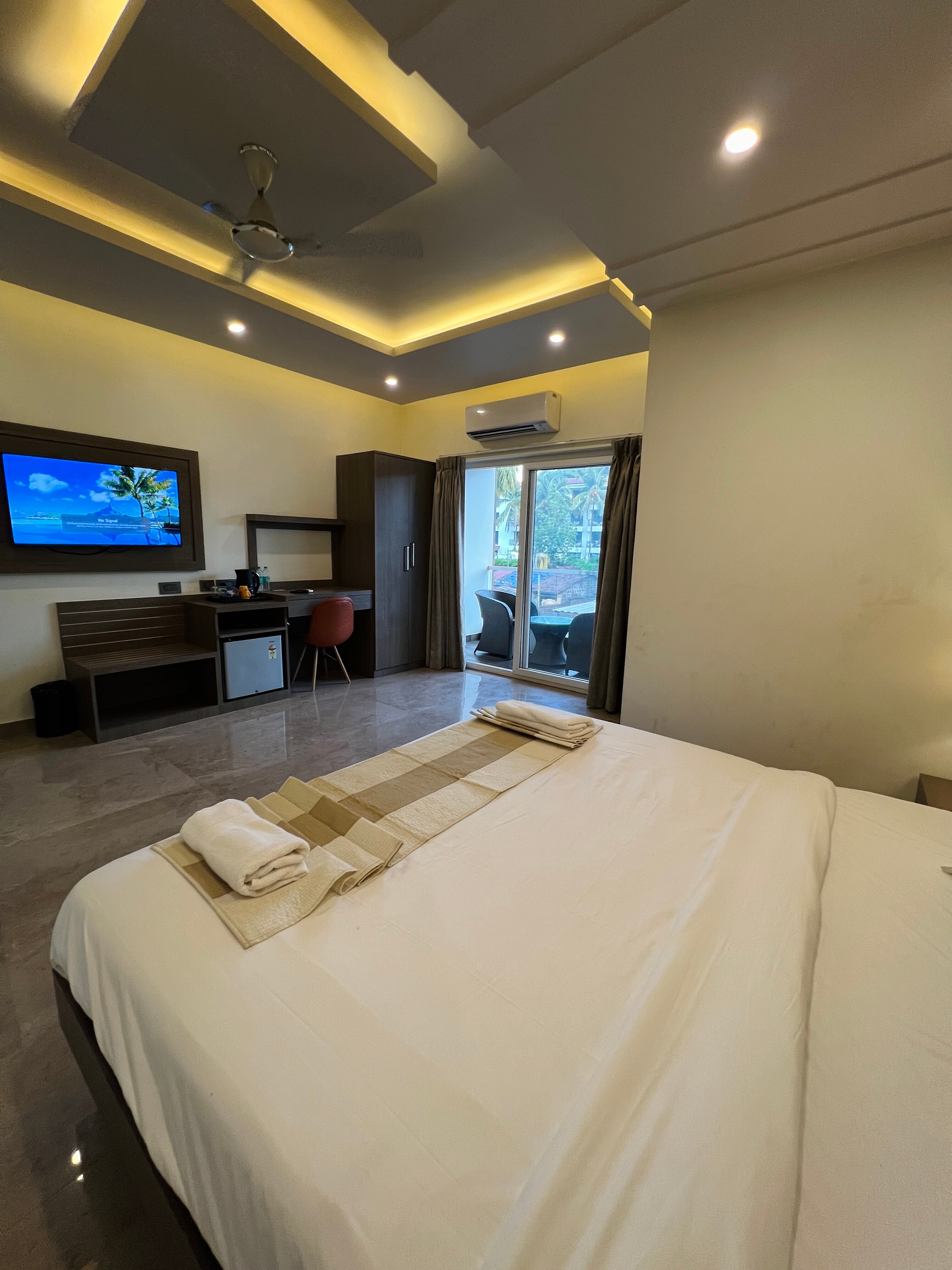 Eleven Stays - Tap to explore photos