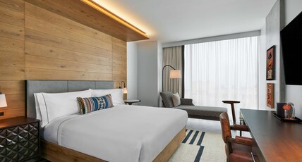 Canopy by Hilton San Antonio Riverwalk Room Type - 1 KING BED WITH RIVERWALK