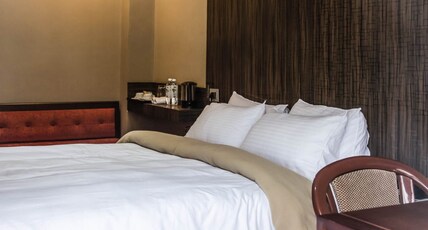 Nirvana Inn Room Type - Deluxe Twin / Deluxe Queen / Deluxe King